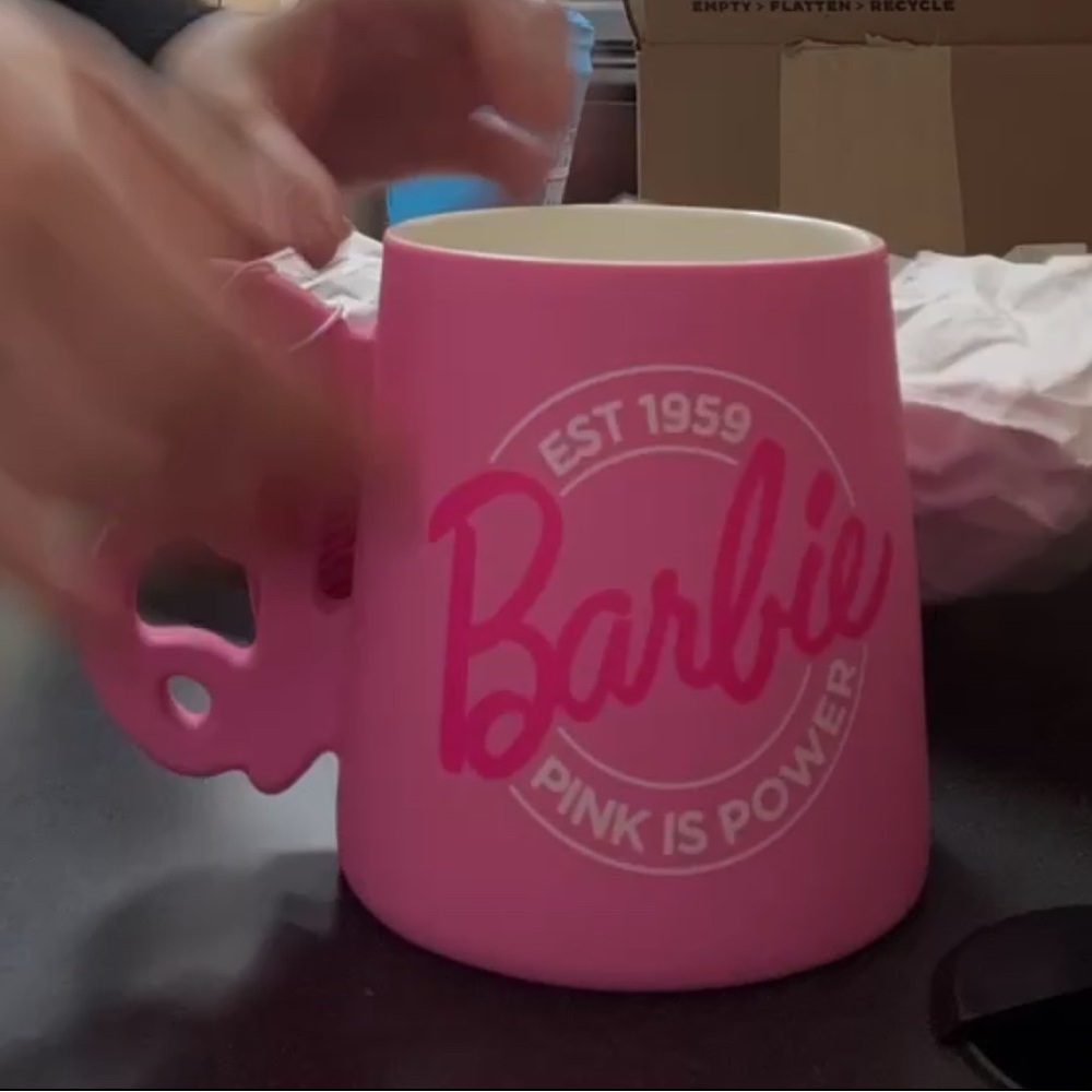 Barbie Pink Mug 21 oz - Picture 3 of 5